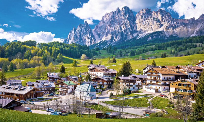 Cortina d'Ampezzo dans les Dolomites. Cortina d'Ampezzo dans les Dolomites.
