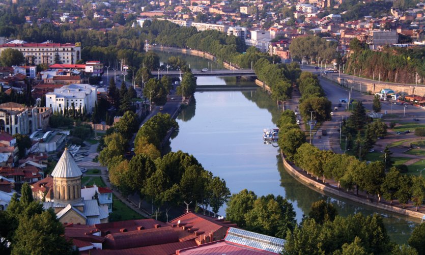 La rivière Mtkvari, à Tbilissi. La rivière Mtkvari, à Tbilissi.