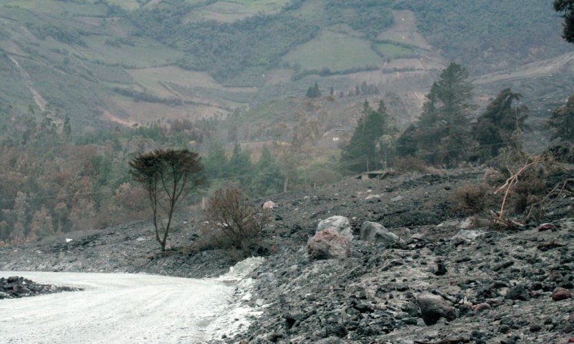 Fragmento de la erupción de Tungurahua cerca de Baños. Fragmento de la erupción de Tungurahua cerca de Baños.