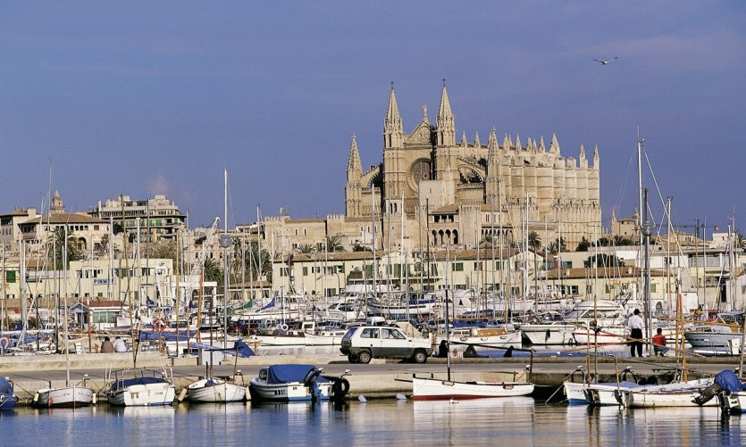 <p>Le port et la cathédrale de Palma de Majorque.</p> <p>Le port et la cathédrale de Palma de Majorque.</p>
