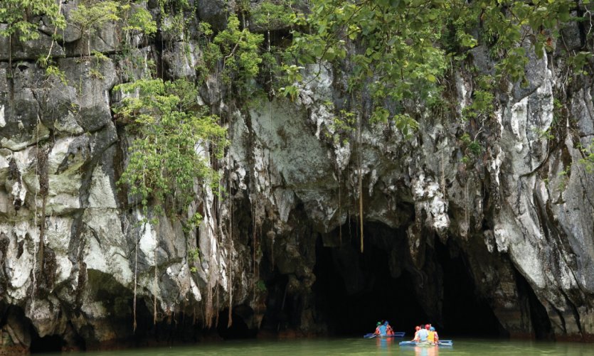 Entrée dans la rivière souterraine de Sabang. Entrée dans la rivière souterraine de Sabang.