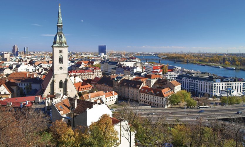 Bratislava et la cathédrale Saint-Martin. Bratislava et la cathédrale Saint-Martin.