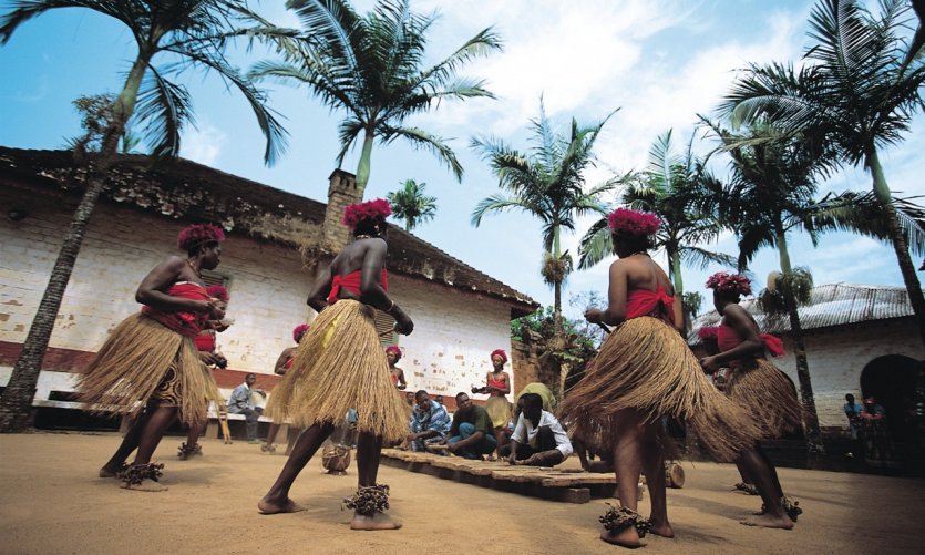 Danse traditionnelle de la chefferie de Bafut. Danse traditionnelle de la chefferie de Bafut.