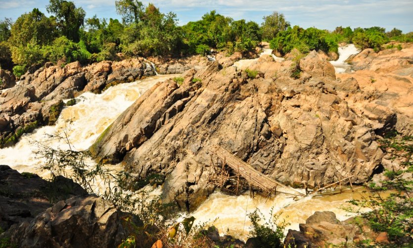 <p>Cascada en la isla de Don Det.</p> <p>Cascada en la isla de Don Det.</p>
