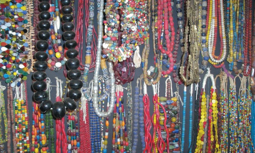 <p>Bijoux au marché de N'Golonina</p> <p>Bijoux au marché de N'Golonina</p>