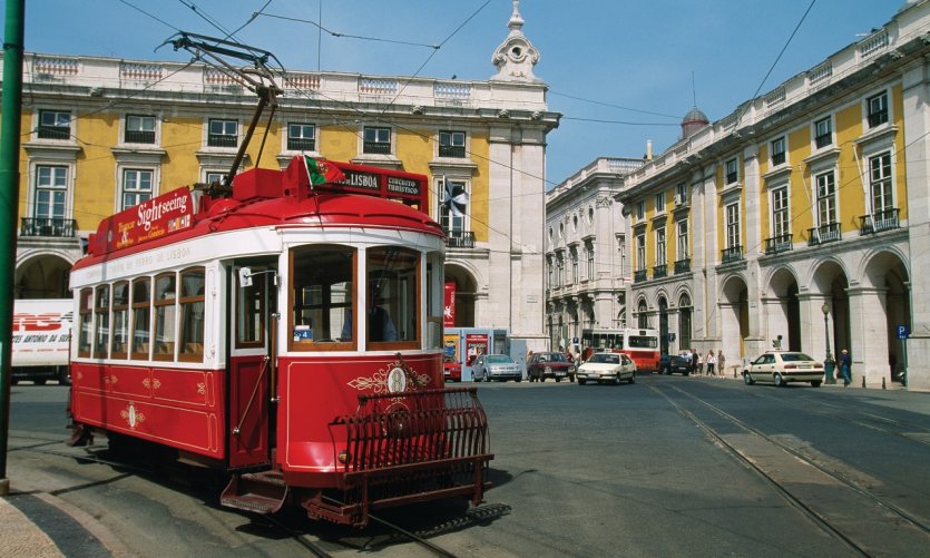Tramway dans les rues de Lisbonne. Tramway dans les rues de Lisbonne.