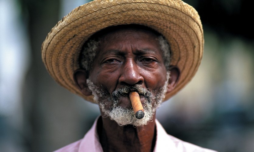 Portrait d'un fumeur de cigares. Portrait d'un fumeur de cigares.