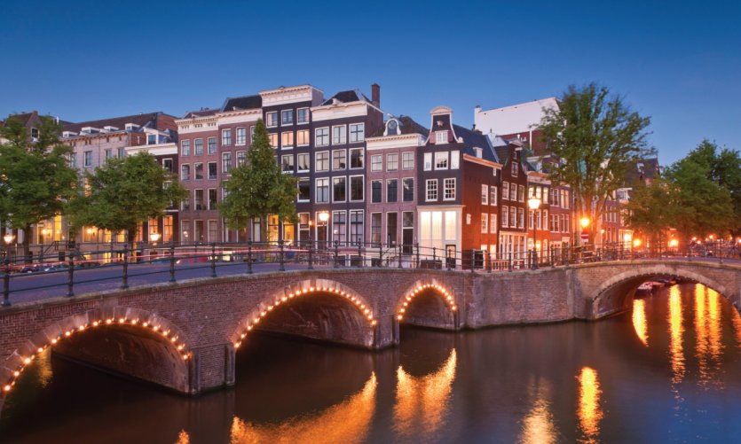 Les canaux d'Amsterdam illuminés. Les canaux d'Amsterdam illuminés.