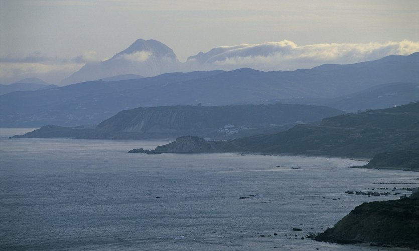Détroit de Gibraltar dans la région de Tanger. Détroit de Gibraltar dans la région de Tanger.
