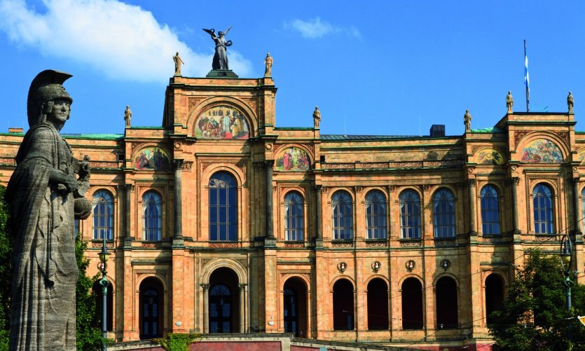 Maximilianeum, le siège du gouvernement d'État de Bavière. Maximilianeum, le siège du gouvernement d'État de Bavière.