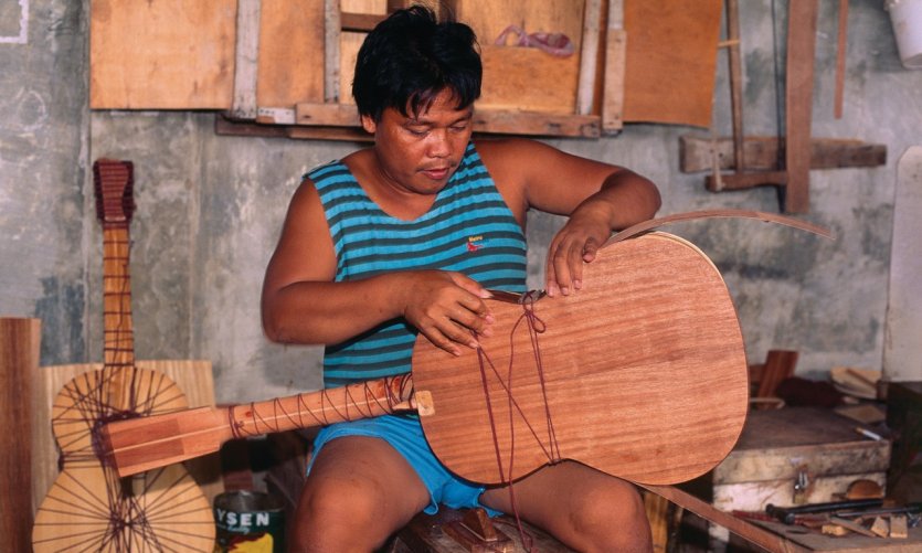 Fabrication de guitare. Fabrication de guitare.