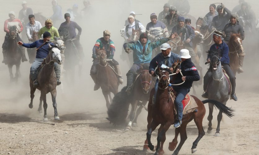 Le oulak, sport national. Le oulak, sport national.