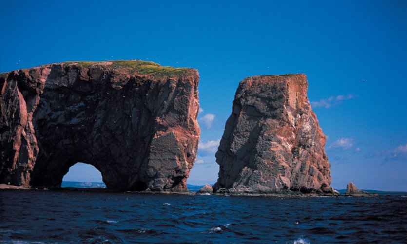 Le fameux rocher Percé. Le fameux rocher Percé.