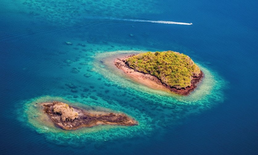 Vue aérienne du lagon de Mayotte et de sa barrière de corail. Vue aérienne du lagon de Mayotte et de sa barrière de corail.