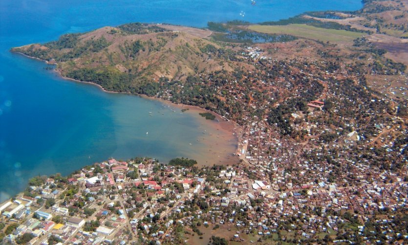Andoany (Hell-Ville) vista aéreo, Nosy Be Andoany (Hell-Ville) vista aéreo, Nosy Be