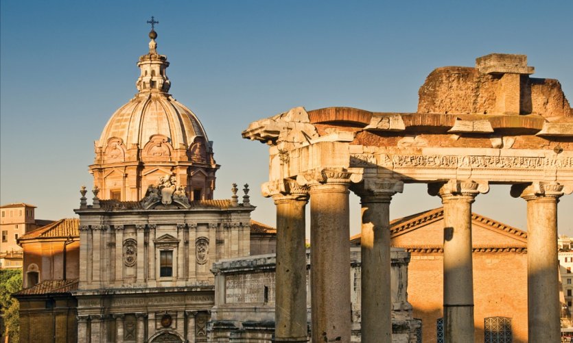 Architecture baroque et antique à Rome, le Temple de Saturne et l'église Saint-Luca-et-Saint-Martin. Architecture baroque et antique à Rome, le Temple de Saturne et l'église Saint-Luca-et-Saint-Martin.