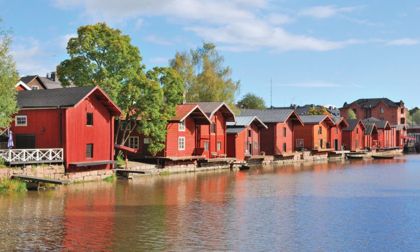 Les jolies maisons en bois colorées sur la rive de Porvoo. Les jolies maisons en bois colorées sur la rive de Porvoo.