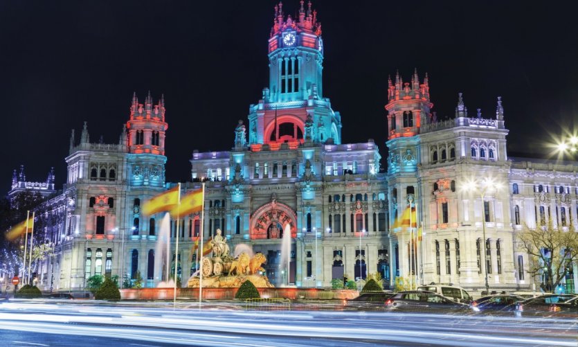 Le Palais des Télécommunications illuminé lors des festivités de Noël. Le Palais des Télécommunications illuminé lors des festivités de Noël.
