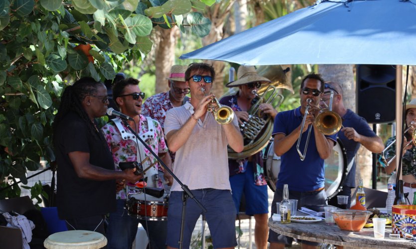 Bonne humeur assurée avec le Bitin Brass Band Bonne humeur assurée avec le Bitin Brass Band