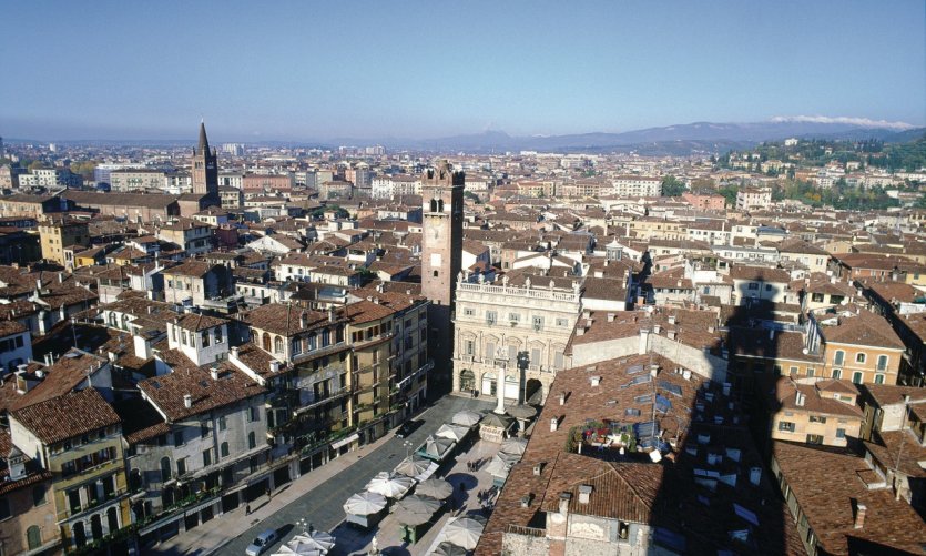 <p>Marché sur la Piazza delle Erbe.</p> <p>Marché sur la Piazza delle Erbe.</p>