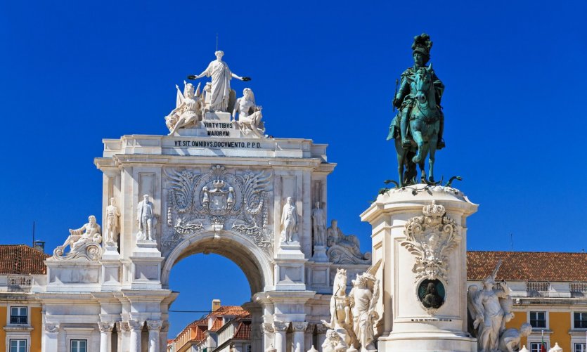 Statue équestre de João Ier sur la Praça do Comércio. Statue équestre de João Ier sur la Praça do Comércio.