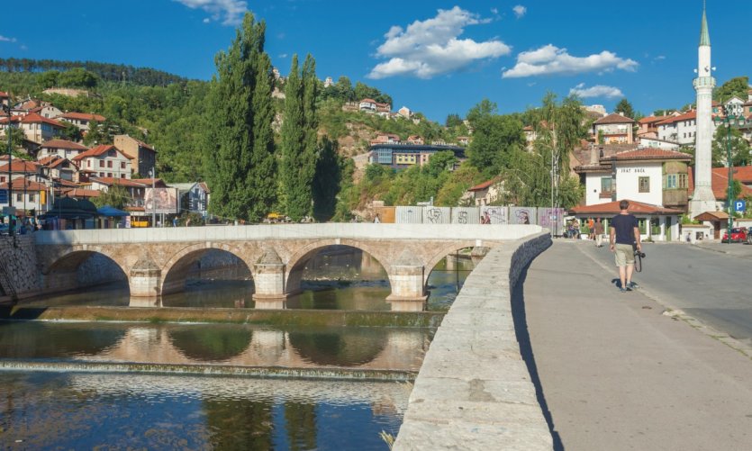Sarajevo, pont sur la rivière Miljacka. Sarajevo, pont sur la rivière Miljacka.