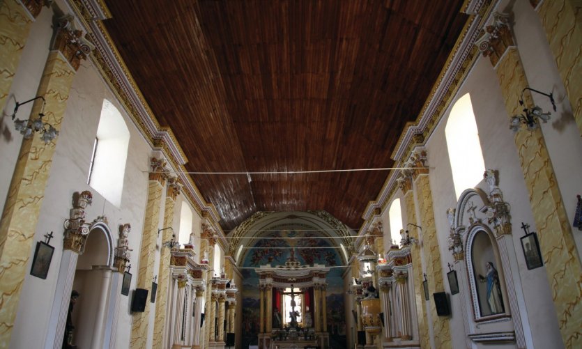 <p>Interior de la iglesia de Quillacollo, Cochabamba.</p> <p>Interior de la iglesia de Quillacollo, Cochabamba.</p>