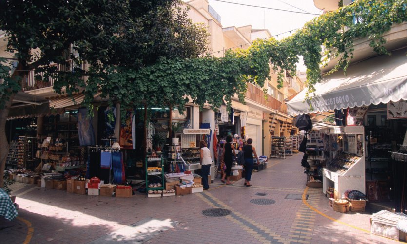 Rues du Laïki Gitonia, dans le quartier de Trypiotis. Rues du Laïki Gitonia, dans le quartier de Trypiotis.