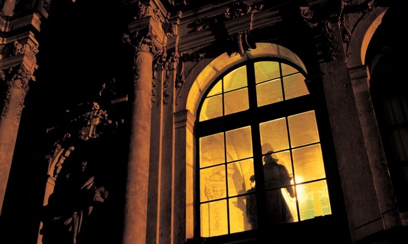 Aux fenêtres d'un palais Aux fenêtres d'un palais