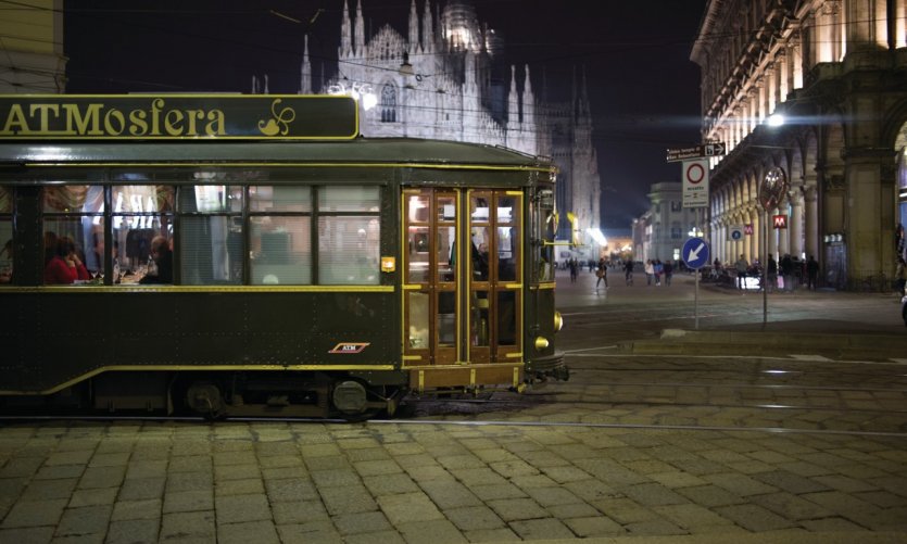 L'ATMosfera devant le Duomo L'ATMosfera devant le Duomo