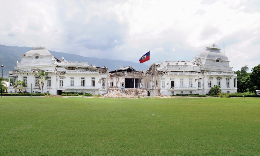 Le Palais présidentiel d'Haïti après le tremblement de terre. Le Palais présidentiel d'Haïti après le tremblement de terre.