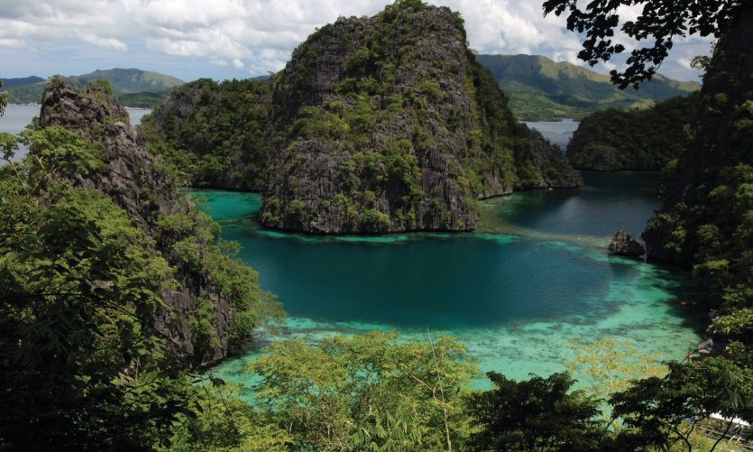 La extraordinaria belleza de la isla de Coron frente a la costa de Busuanga. La extraordinaria belleza de la isla de Coron frente a la costa de Busuanga.