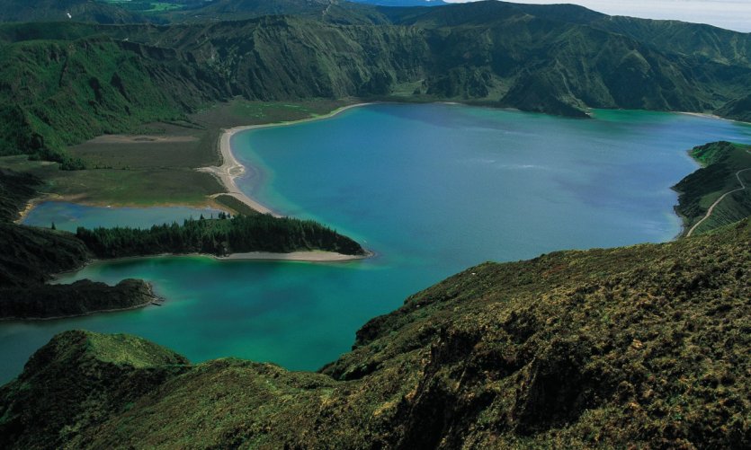 <p>Lagoa do Fogo.</p> <p>Lagoa do Fogo.</p>
