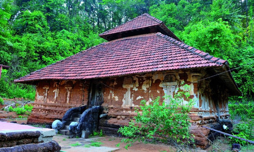 <p>Un des très anciens temples de la région entre Bekal et Kannur</p> <p>Un des très anciens temples de la région entre Bekal et Kannur</p>
