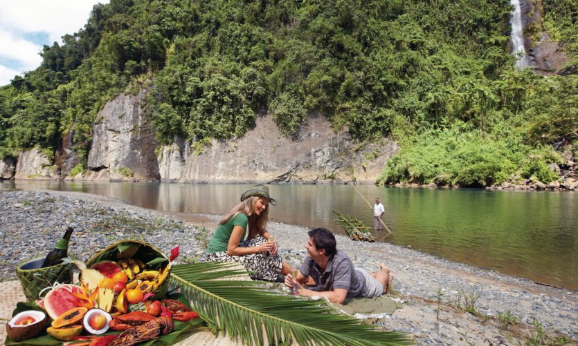 Picnique exótico cerca de Navua River. Picnique exótico cerca de Navua River.