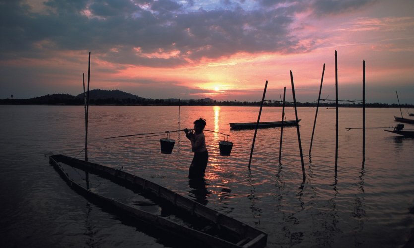 Pescador de la isla de Don Khong. Pescador de la isla de Don Khong.