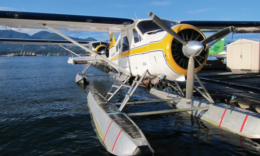 Embarcadero de hidraviones, para un sobrevuelo de la ciudad y de la región. Embarcadero de hidraviones, para un sobrevuelo de la ciudad y de la región.