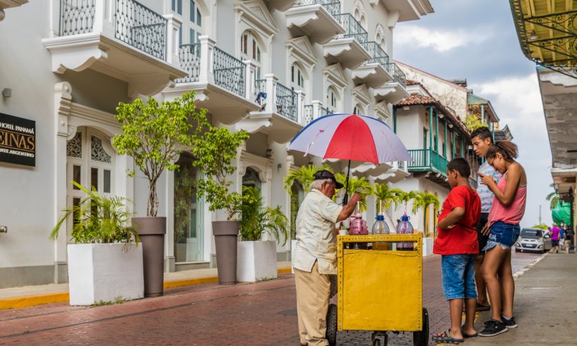 <p>Vendeur de glace dans les rues de Panamá.</p> <p>Vendeur de glace dans les rues de Panamá.</p>