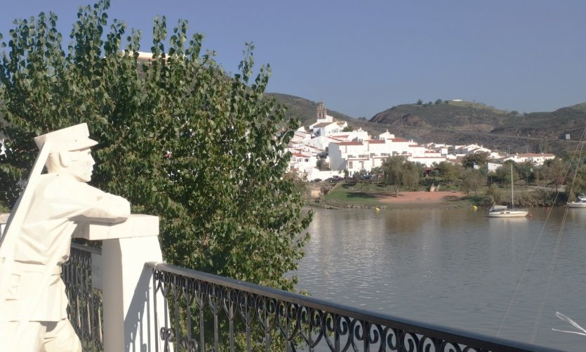 <p>Vue sur l'Espagne depuis Alcoutim.</p> <p>Vue sur l'Espagne depuis Alcoutim.</p>