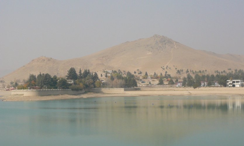 À quelques kilomètres de Kaboul, le lac de Carghea, lieu de promenade des Kaboulis le vendredi. À quelques kilomètres de Kaboul, le lac de Carghea, lieu de promenade des Kaboulis le vendredi.
