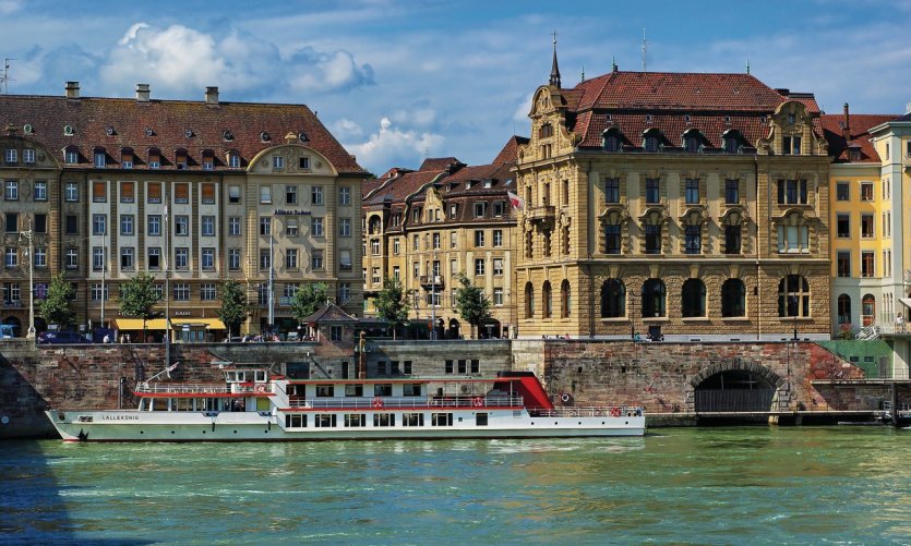 Bateau de promenade sur le Rhin. Bateau de promenade sur le Rhin.