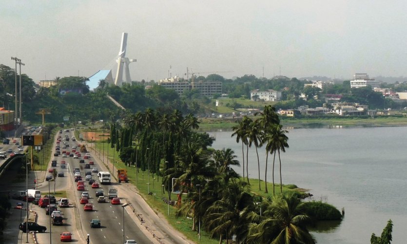 Une vue du boulevard lagunaire depuis l'hôtel Pullman. Au fond, la cathédrale Saint-Paul. Une vue du boulevard lagunaire depuis l'hôtel Pullman. Au fond, la cathédrale Saint-Paul.