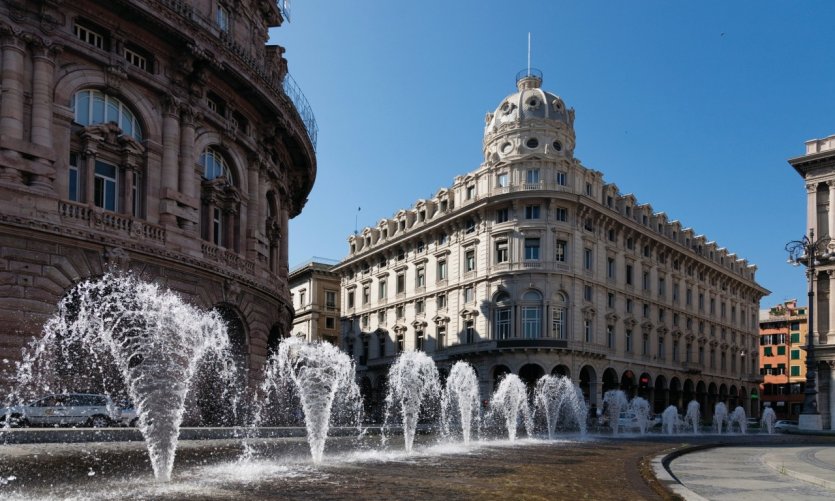 <p>Fontaine sur la Piazza de Ferrari à Gênes.</p> <p>Fontaine sur la Piazza de Ferrari à Gênes.</p>