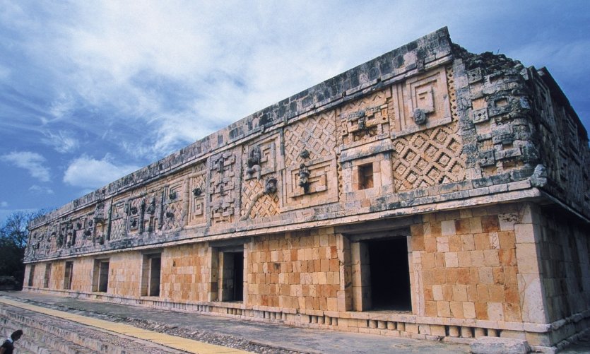 Quadrilatère des Nonnes édifié sur le site archéologique d'Uxmal. Quadrilatère des Nonnes édifié sur le site archéologique d'Uxmal.