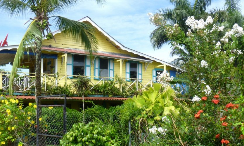 Casa típica caribeña en Bocas. Casa típica caribeña en Bocas.