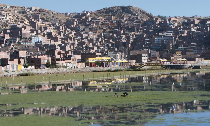 Puno visto desde el lago. Puno visto desde el lago.