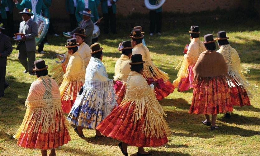 <p>Danses traditionnelles à Yumani pour l'anniversaire du village.</p> <p>Danses traditionnelles à Yumani pour l'anniversaire du village.</p>