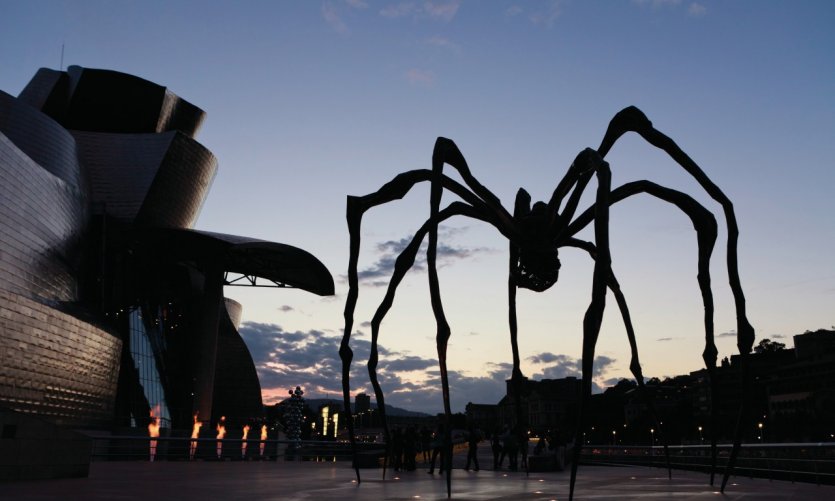 <p>Maman, une oeuvre en bronze de Louise Bourgeois côtoyant le musée Guggenheim.</p> <p>Maman, une oeuvre en bronze de Louise Bourgeois côtoyant le musée Guggenheim.</p>