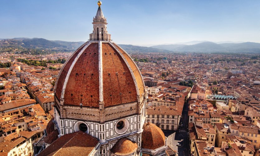 La cathédrale Santa Maria del Fiore domine la ville de Florence. La cathédrale Santa Maria del Fiore domine la ville de Florence.