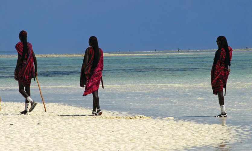 <p>Maasaïs sur une plage de Zanzibar</p> <p>Maasaïs sur une plage de Zanzibar</p>